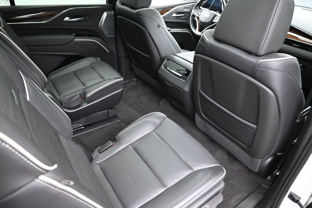 Used 2022 Cadillac Escalade ESV Premium Luxury w/ Performance Package AWD/4WD image 31