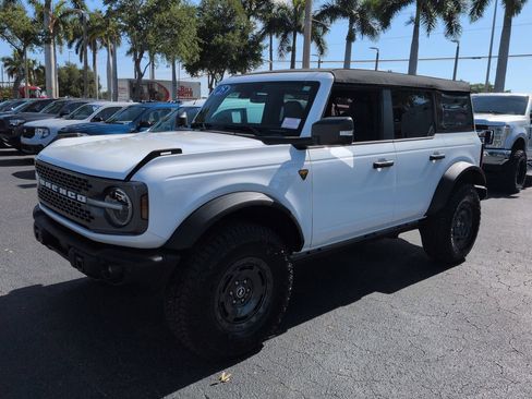 Certified 2025 Ford Bronco Badlands AWD/4WD image 8