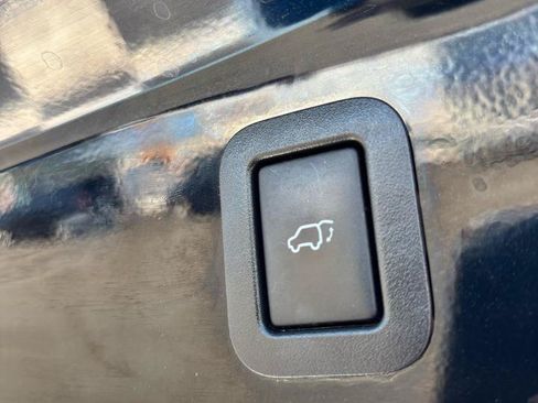 Used 2017 Toyota Highlander XLE w/ Carpet Mat Package AWD/4WD image 26