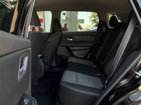 Used 2025 Nissan Rogue SV FWD image 12