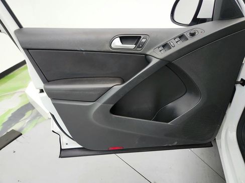 Used 2017 Volkswagen Tiguan S FWD image 21