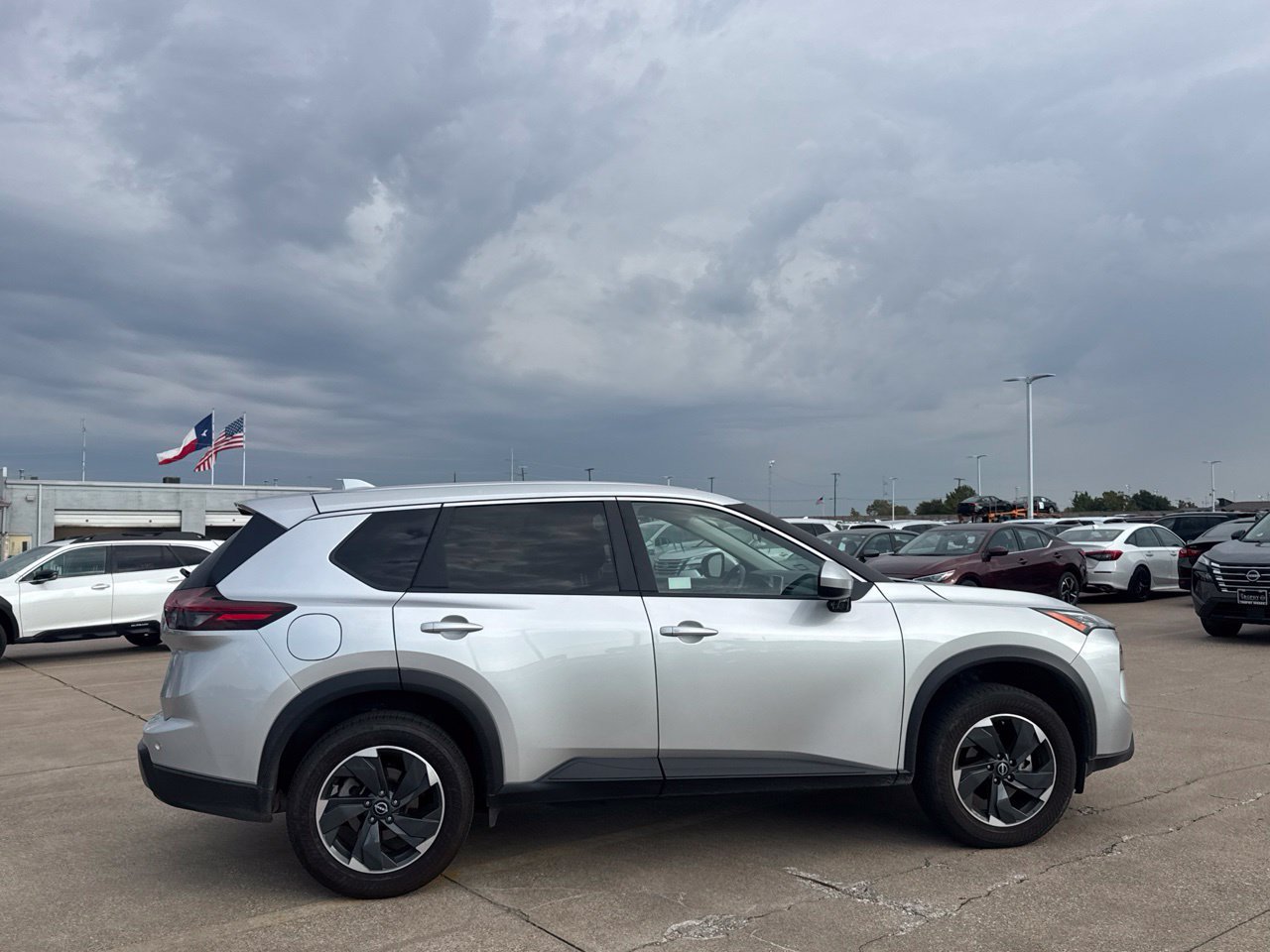 Certified 2025 Nissan Rogue SV FWD image 27