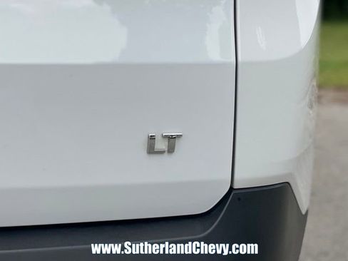 Used 2023 Chevrolet Traverse LT FWD image 12