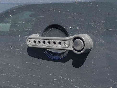 Certified 2017 Jeep Wrangler Unlimited Rubicon w/ Connectivity Group image 16