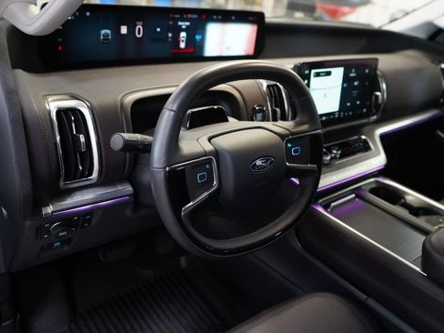 New 2025 Ford Expedition Platinum w/ Platinum Ultimate Package AWD/4WD image 15