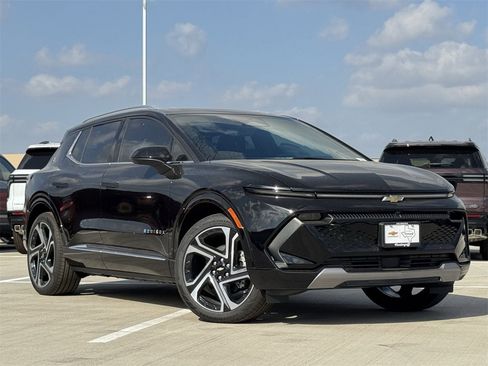 New 2026 Chevrolet Equinox EV LT image 2