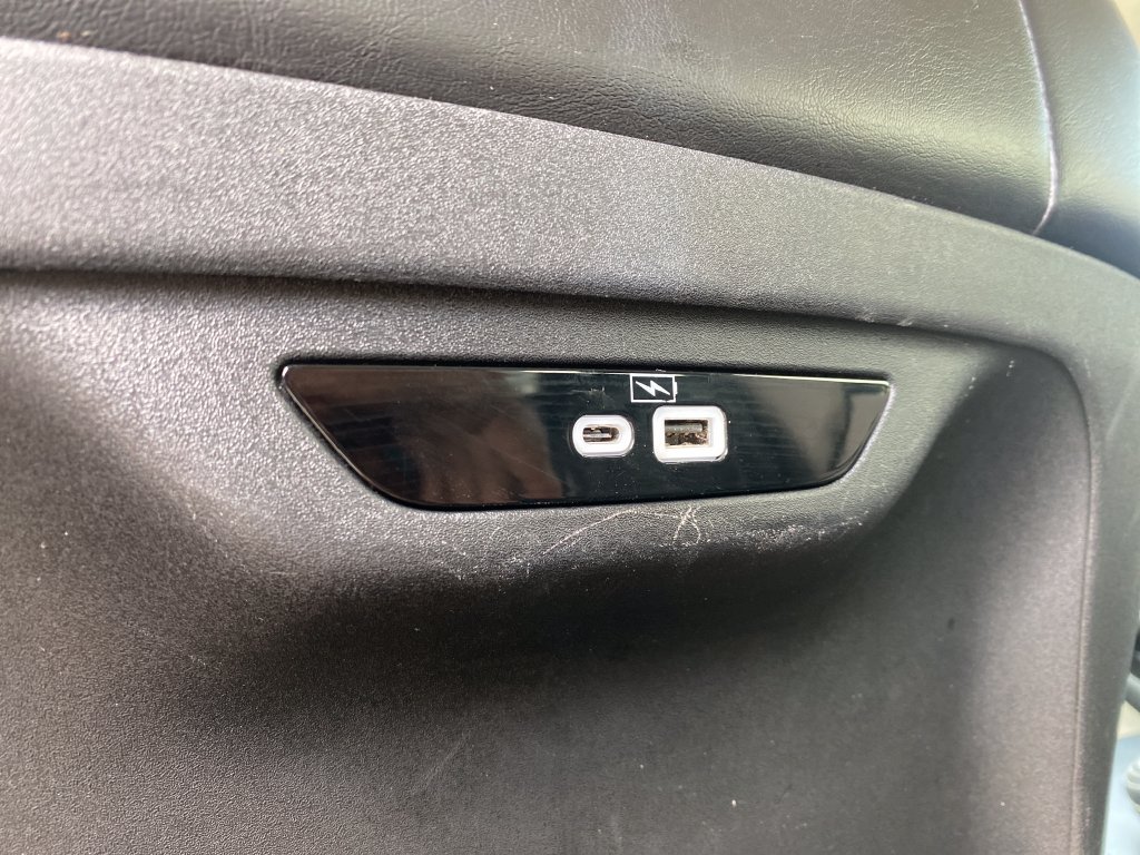 Used 2023 Chrysler Pacifica Touring-L FWD image 34
