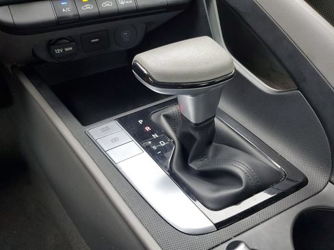 Used 2025 Hyundai Elantra SE FWD image 25