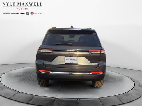 New 2025 Jeep Grand Cherokee Limited image 15