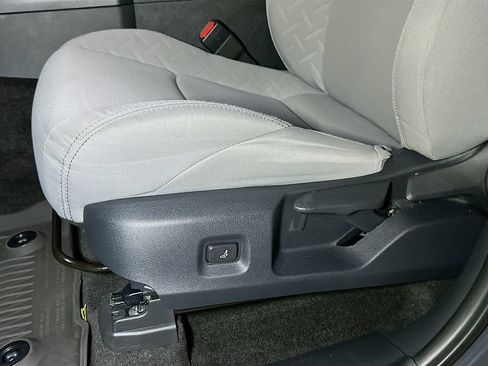 Certified 2025 Toyota Tacoma SR5 AWD/4WD image 16
