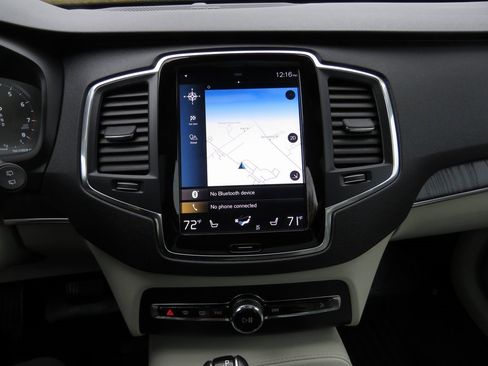 Used 2020 Volvo XC90 T6 Momentum w/ Protection Package image 31