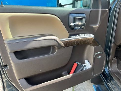 Used 2018 GMC Sierra 2500 Denali w/ Duramax Plus Package AWD/4WD image 8