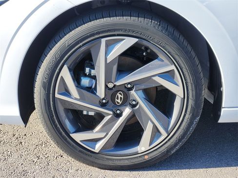 New 2025 Hyundai Elantra SEL image 13