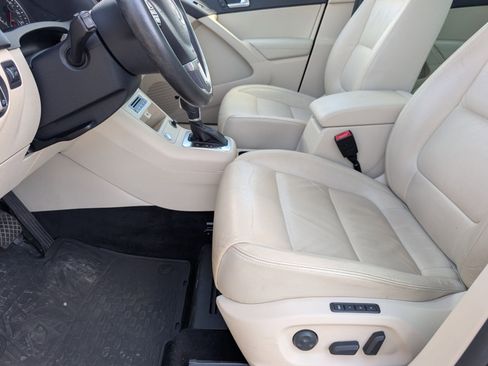 Used 2017 Volkswagen Tiguan SEL image 15