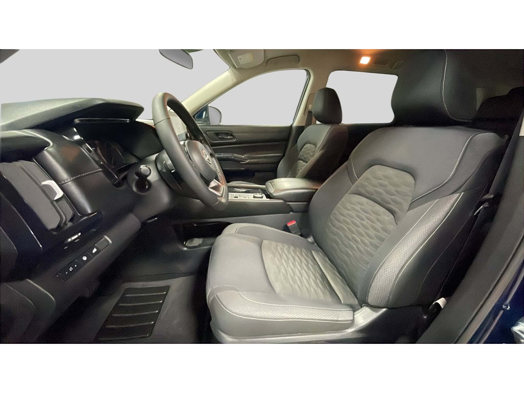Used 2025 Nissan Pathfinder SV w/ Black Appearance Package AWD/4WD image 11