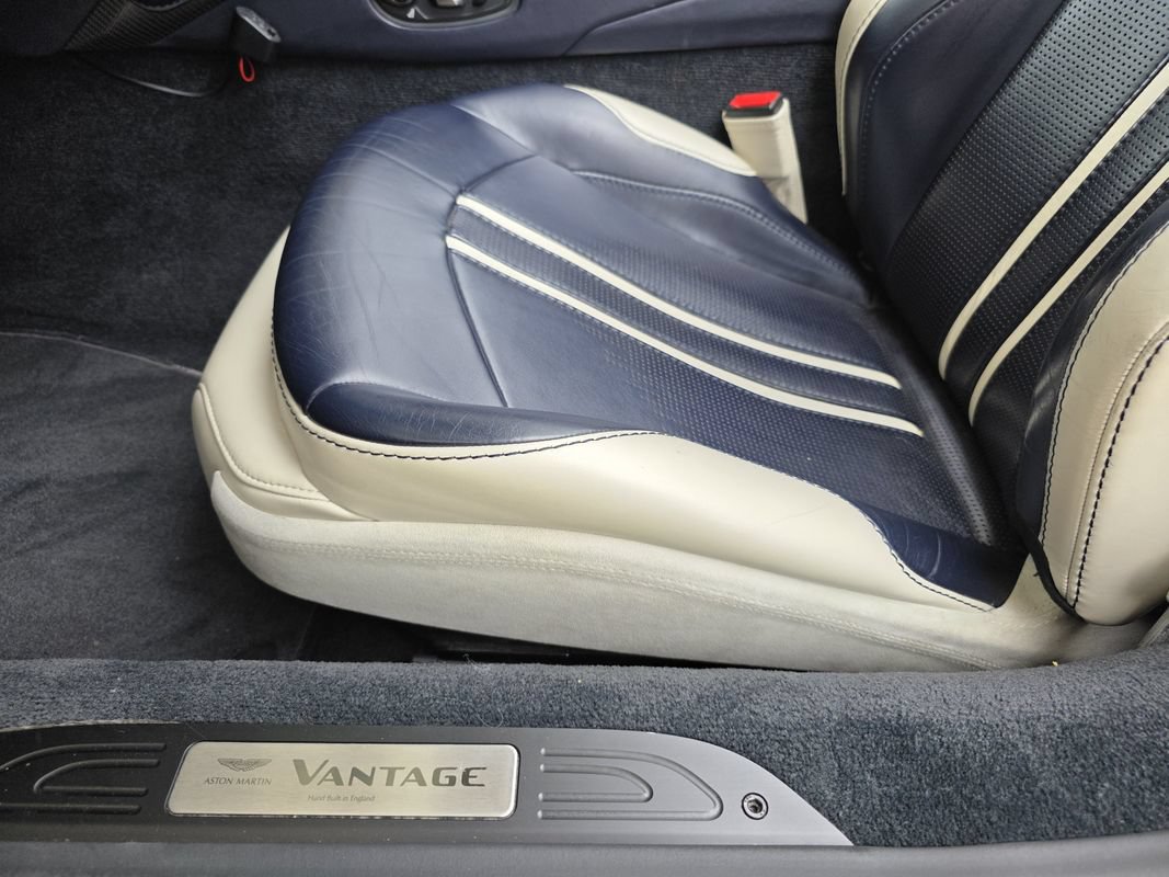 Used 2021 Aston Martin V8 Vantage Roadster RWD image 20