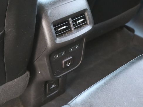 Used 2023 Chevrolet Equinox Premier FWD image 18