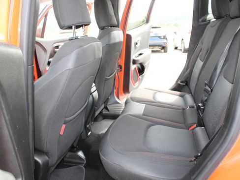 Used 2015 Jeep Renegade Trailhawk AWD/4WD image 17
