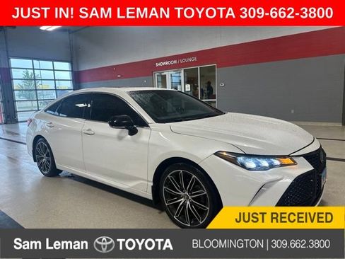 Used 2019 Toyota Avalon XSE FWD image 1