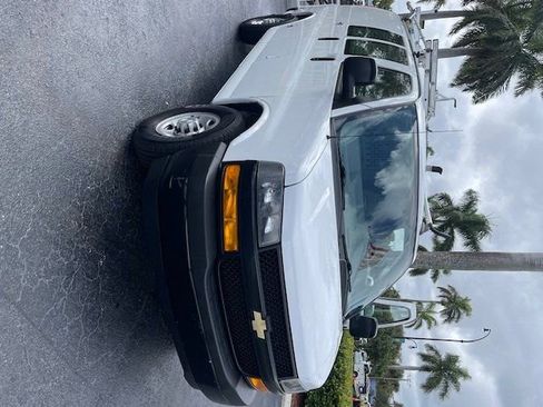 Used 2021 Chevrolet Express 2500 w/ Driver Convenience Package image 3