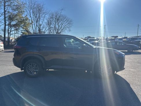 Used 2023 Nissan Rogue S image 6