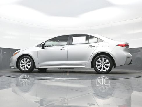 Used 2024 Toyota Corolla LE FWD image 27