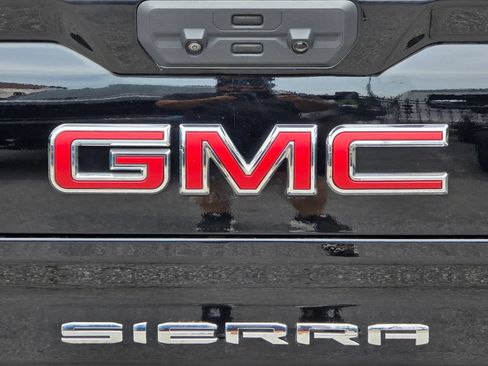 Used 2022 GMC Sierra 1500 AT4 w/ Technology Package AWD/4WD image 40