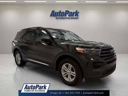 Used 2023 Ford Explorer XLT w/ Class IV Trailer Tow Package AWD/4WD image 1