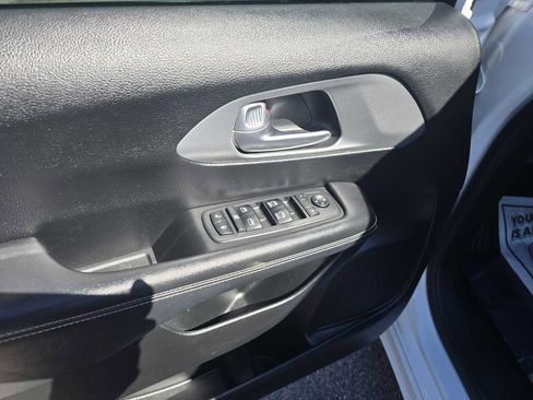 Used 2018 Chrysler Pacifica Touring-L w/ Premium Audio Group FWD image 33