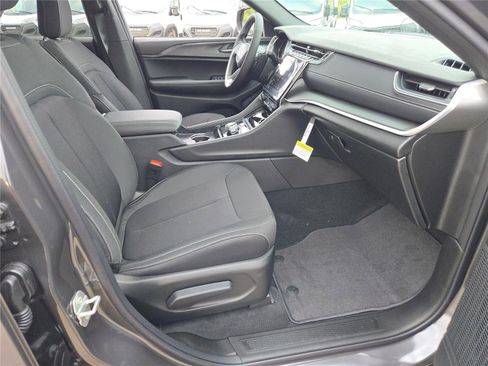 New 2025 Jeep Grand Cherokee Laredo w/ MOPAR Finishing Package image 7