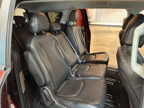 Used 2026 Kia Carnival FWD image 40