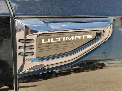 Used 2025 GMC Yukon Denali Ultimate AWD/4WD image 8