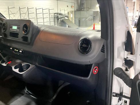 Used 2021 Mercedes-Benz Sprinter 2500 image 17