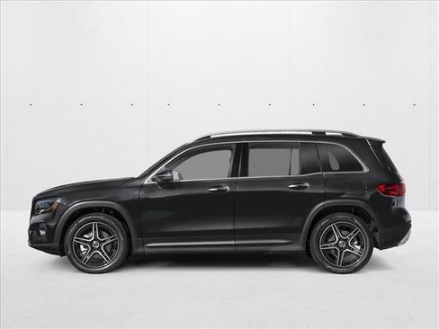 Used 2026 Mercedes-Benz GLB 250 4MATIC image 3