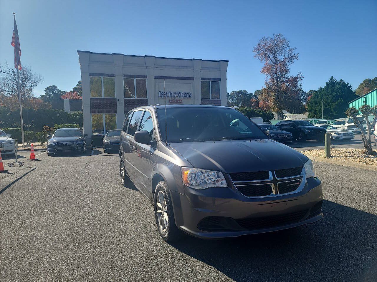 Used 2016 Dodge Grand Caravan SE FWD image 1