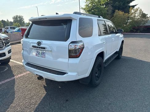 Used 2018 Toyota 4Runner SR5 Premium AWD/4WD image 10