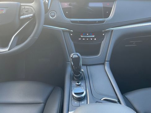 New 2025 Cadillac XT6 Luxury image 12