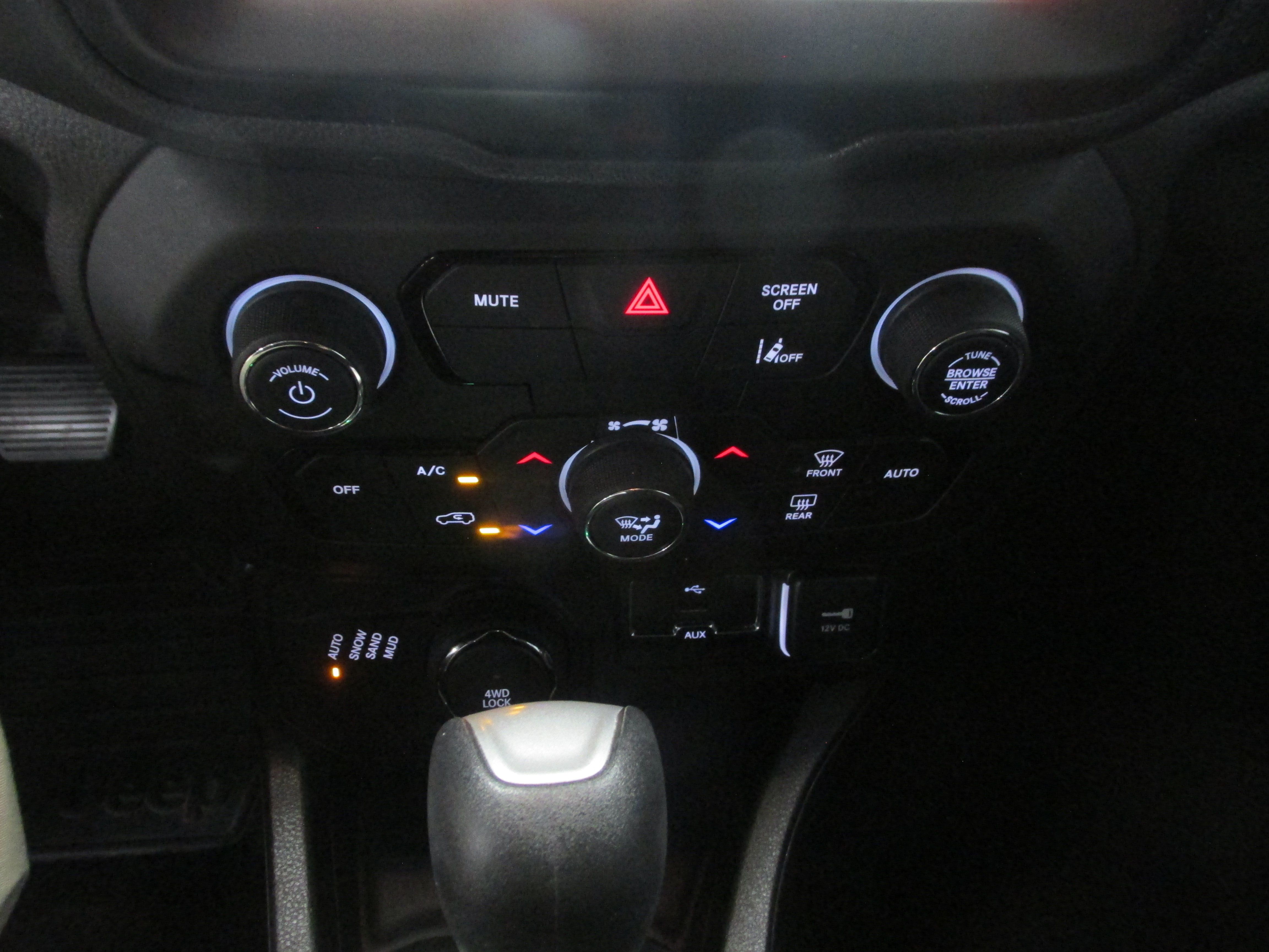 Used 2023 Jeep Renegade Latitude AWD/4WD image 35