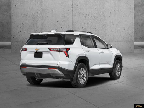 New 2026 Chevrolet Equinox LT image 2