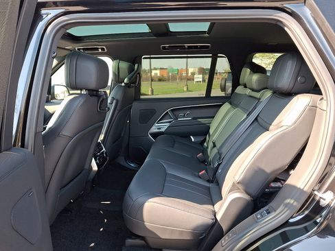 New 2026 Land Rover Range Rover Long Wheelbase SE AWD/4WD image 8