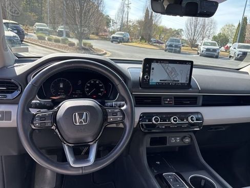 Used 2023 Honda Pilot Touring image 18
