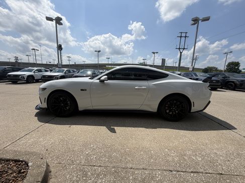 Used 2025 Ford Mustang GT RWD image 11