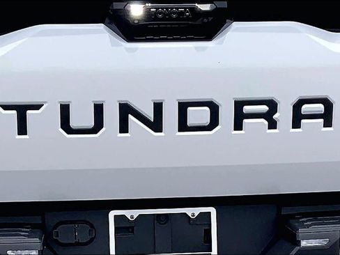 Used 2024 Toyota Tundra Platinum AWD/4WD image 31