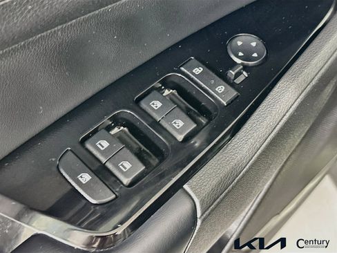 Certified 2023 Kia Sportage X-Line w/ X-Line Premium Package image 18