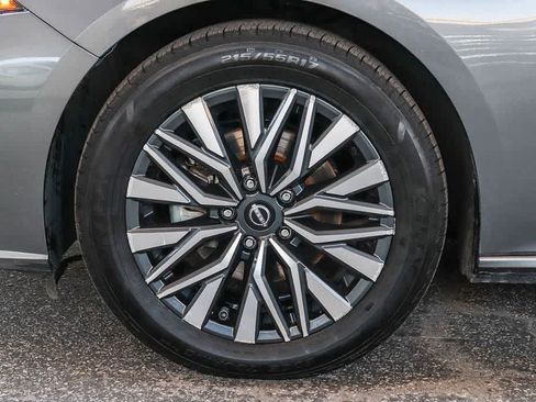 Used 2024 Nissan Altima 2.5 SV FWD image 13