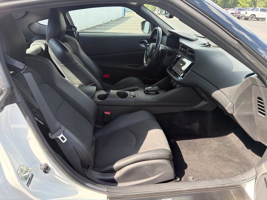 Used 2023 Nissan Z w/ Floor Mat Package (L93) RWD image 18