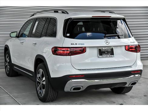 Certified 2025 Mercedes-Benz GLB 250 4MATIC image 7