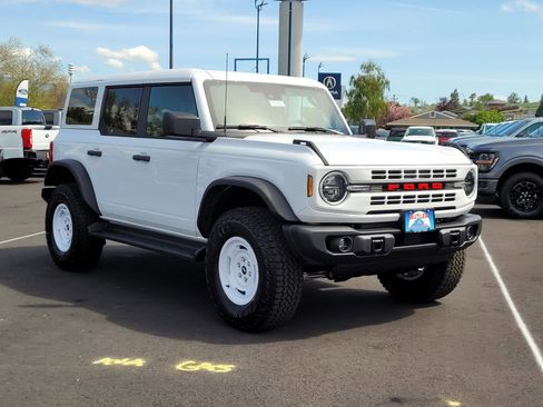 New 2026 Ford Bronco Heritage Edition image 3