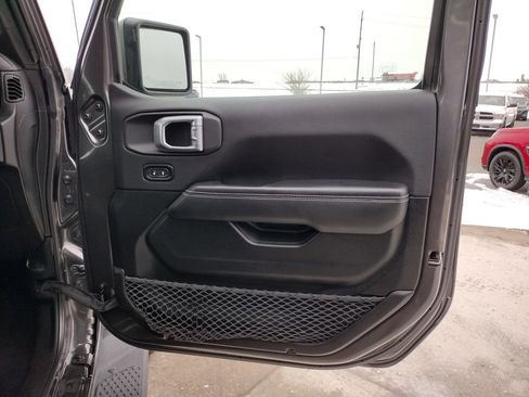 Used 2021 Jeep Gladiator Overland w/ Uconnect 4C Nav & Sound Group image 22