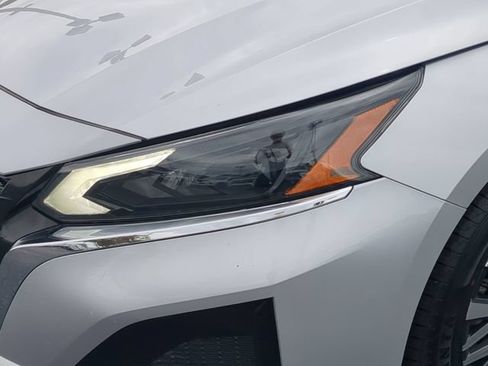 Used 2024 Nissan Altima 2.5 SV FWD image 10